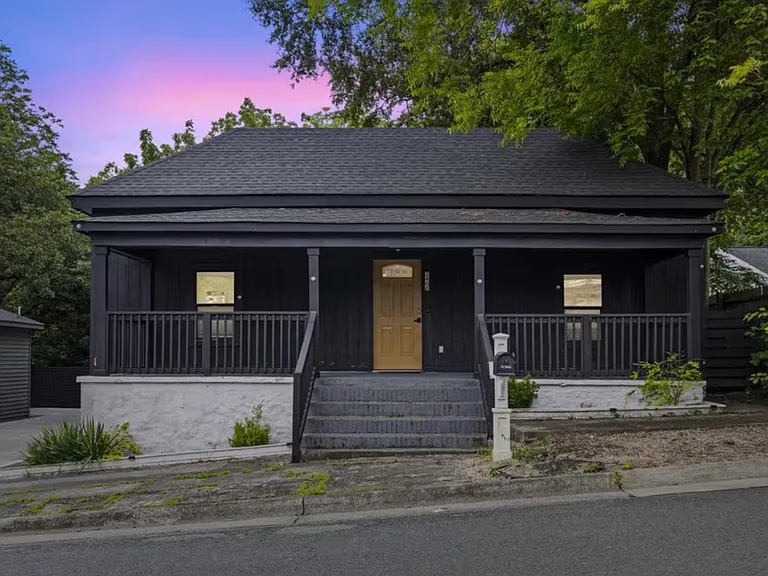 2408 Owen St — Photo 14
