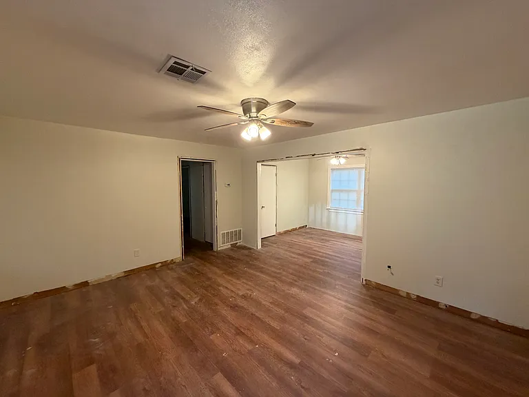 620 SW 50th St — Photo 3