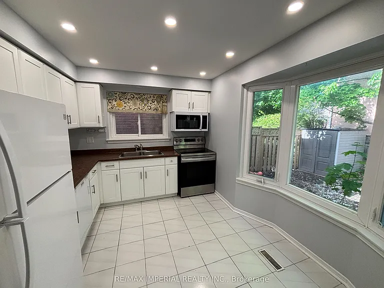 98 McMorran Cres — Photo 8