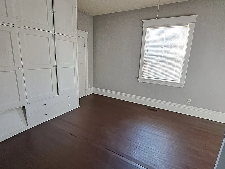 90 Winifred St W — Photo 37