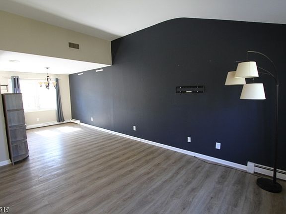 3rd image of 35 Mary Ann Rd