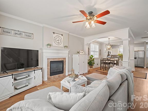 5th image of 20452 Greenway Heights Dr