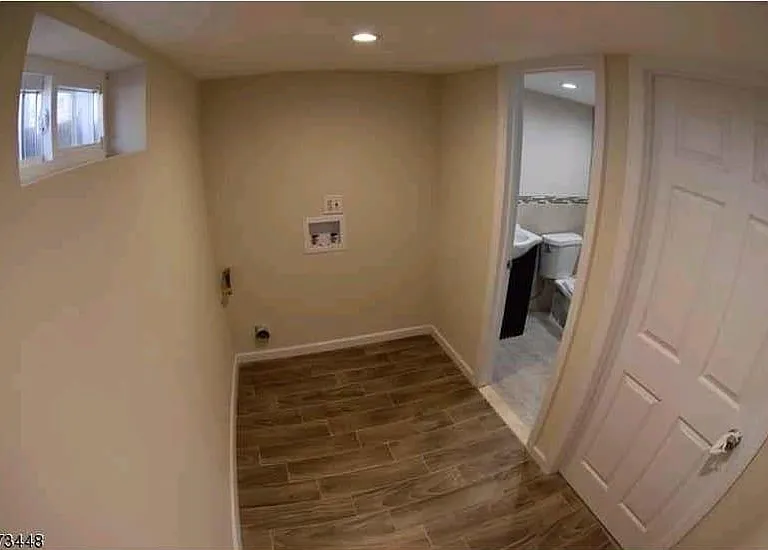 22 Dupont Pl — Photo 4