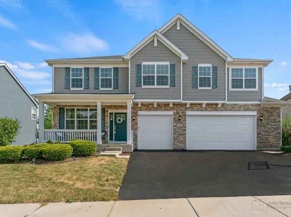 1385 Prairie Pointe Dr, South Elgin, IL 60177