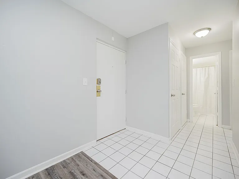 6300 Montgomery — Photo 16