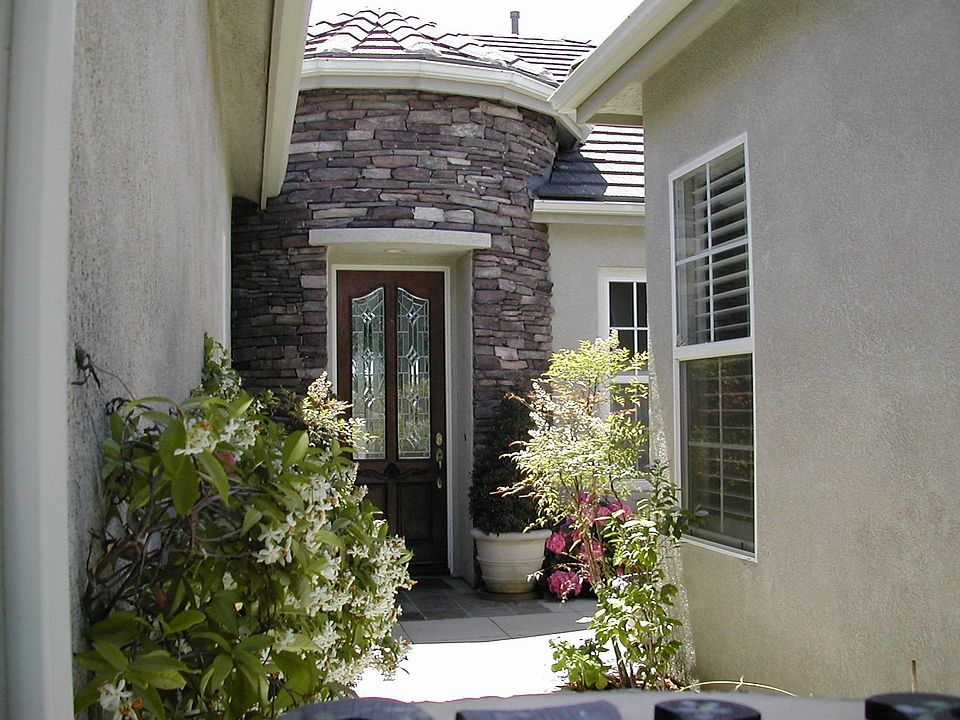 Charming courtyard entry