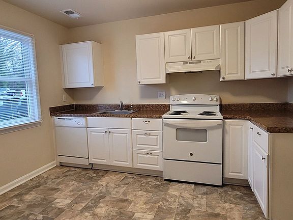 3rd image of 724 Olde Greenwich Cir
