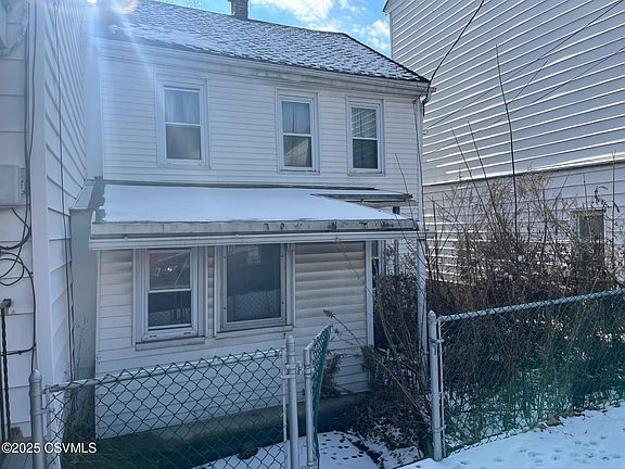 2nd image of 1044 W Water St