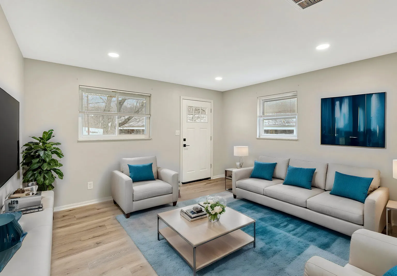 Longfield Apartments in Maderia — Photo 1
