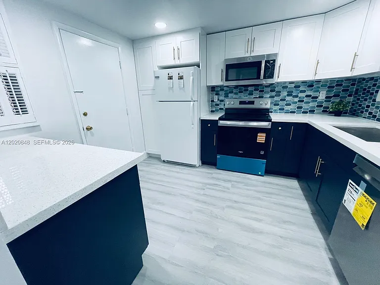 9175 SW 77th Ave #306 — Photo 5