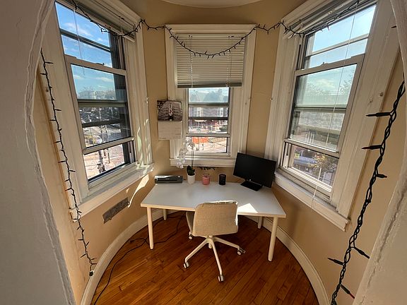 5th image of 434 S 42nd St APT 3