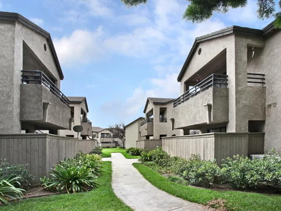 Mission Oaks Apartments