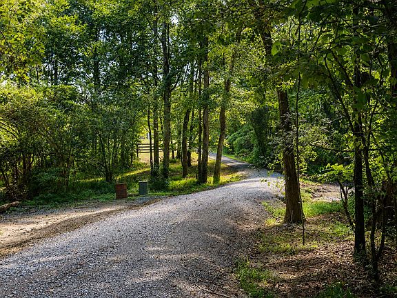 5th image of 602 County Road 771