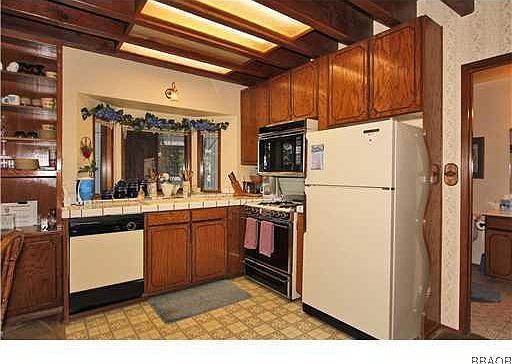 5th image of 28326 Larchmont Ln