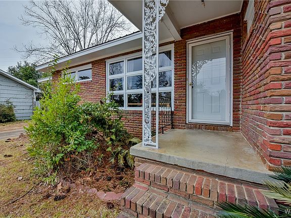3rd image of 320 30th St E