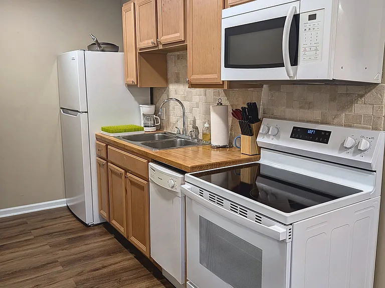 390 Eastview Dr #1 — Photo 7