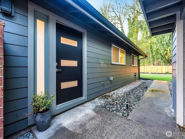 2521 NE 178th Street, Lake Forest Park, WA 98155
