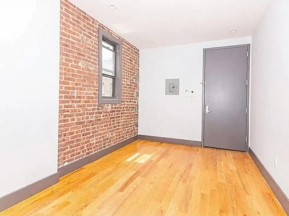Building Photo 3