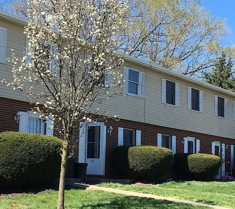 1st image of 209 Surrey Ct #213