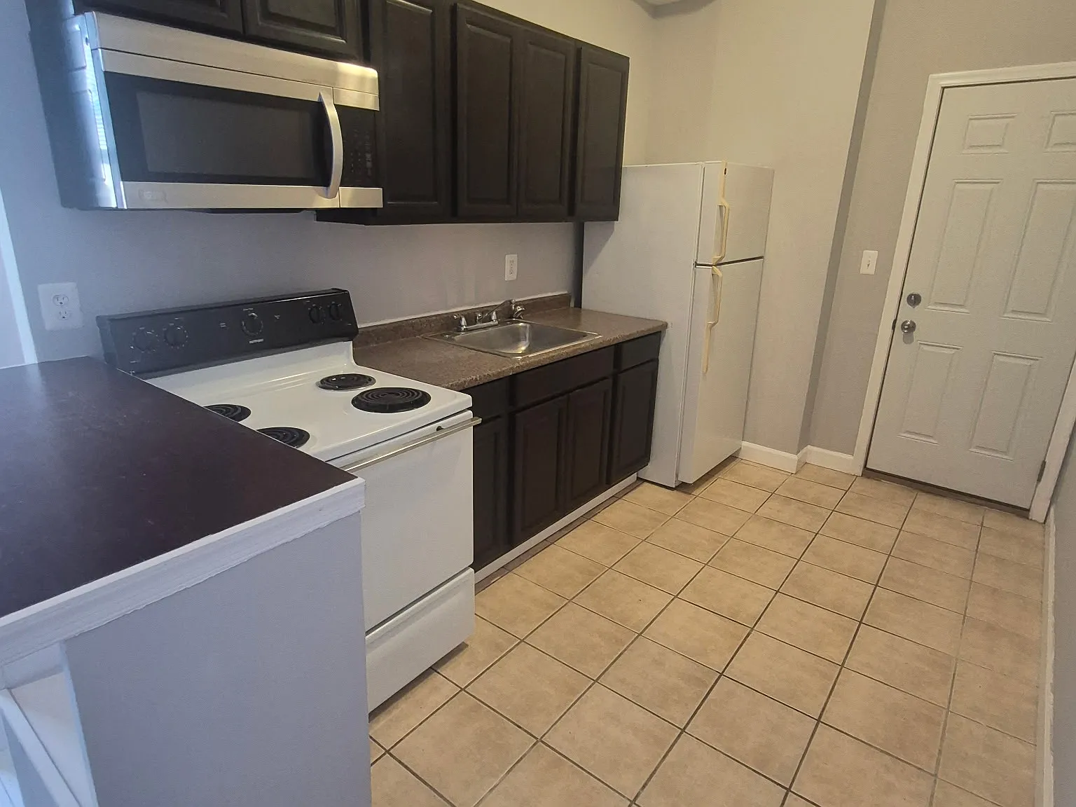 1 bed, 600 sqft, $1,050 — Photo 2