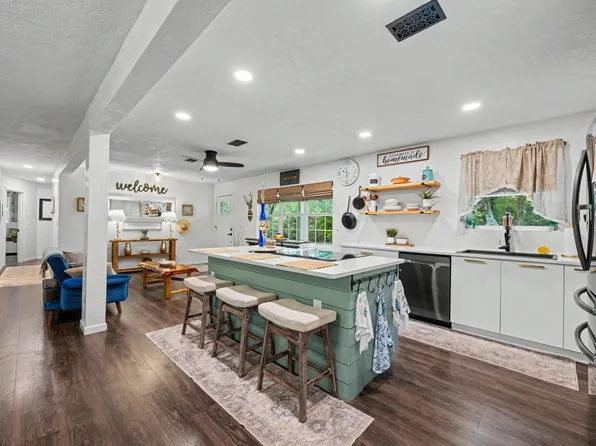 156 S Lindberg St, Crestview, FL 32536