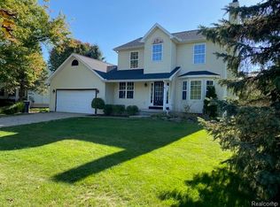 5564 Water Willow Dr, Howell, MI 48843