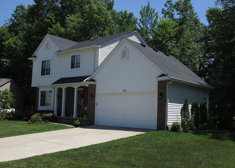 2nd image of 215 Cove View Ct