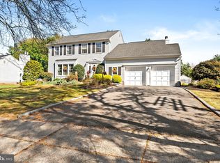 21 Village Dr W, Trenton, NJ 08620