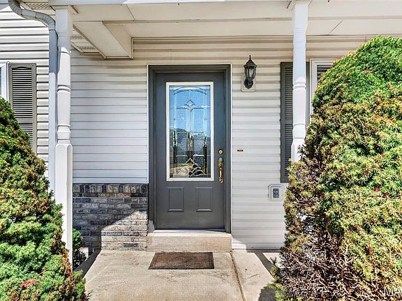 3rd image of 7 Red Cedar Parc Ct