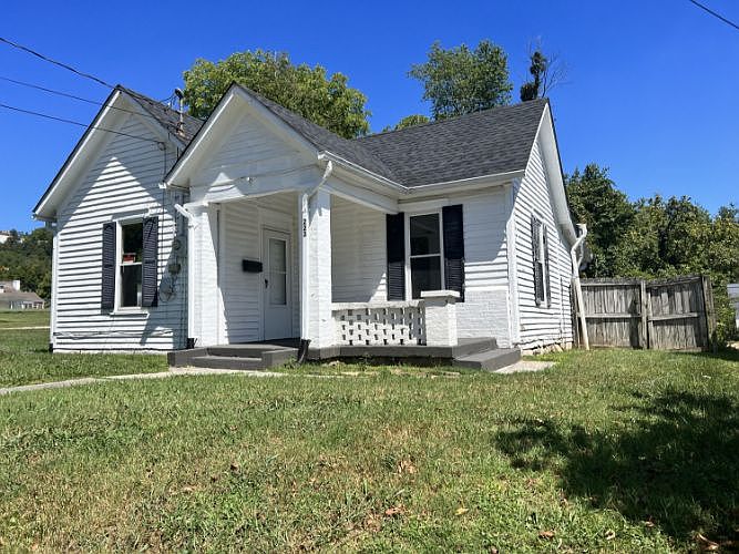 1st image of 223 Jasper St