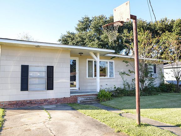 2nd image of 215 Guadalupe St