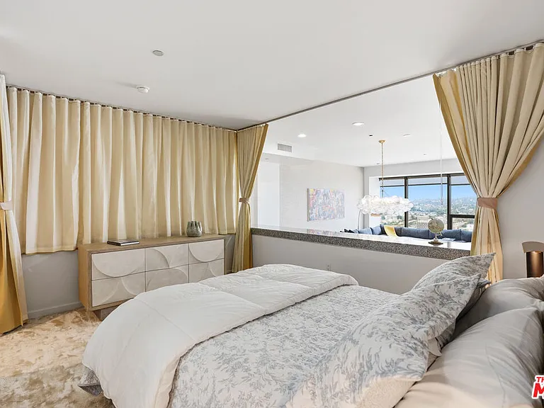 1100 Wilshire Blvd #2604 — Photo 24
