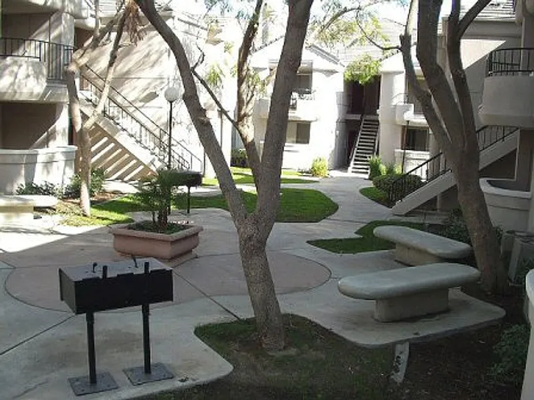 Alcantara Home Apts — Photo 9