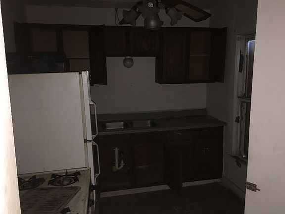 3rd image of 5210 Blackmore Ave