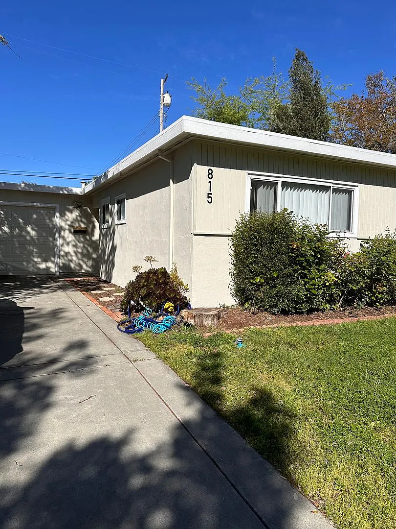 3 Bdrm/2 Bath Home Close to Downtown & Shopping-$500 Off 1st Month's Rent — Photo 1
