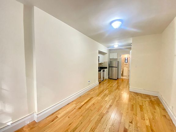 3rd image of 146 E 35th St #1Y