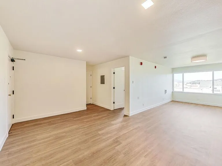 4350 Kirkham Street — Photo 22