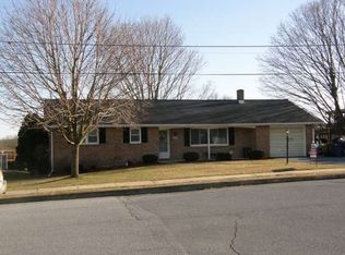 220 E Walnut St, Cleona, PA 17042