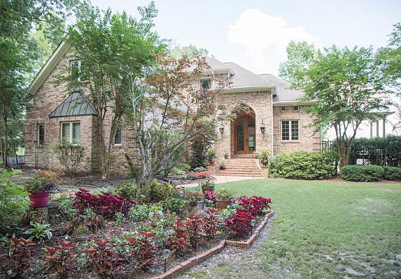 4th image of 688 W Lakeshore Dr
