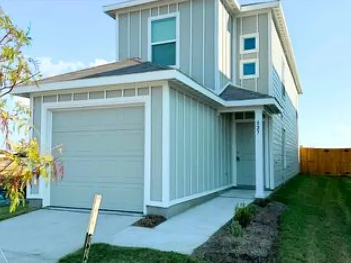 3 bed, 2.5 bath, 1376 sqft, $1,900 — Photo 1