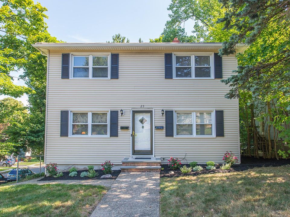 1st image of 25 Whitfield St #2