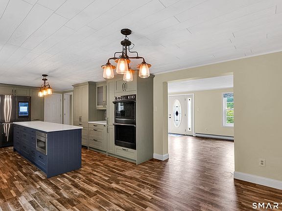 5th image of 9 Candlewood Lane