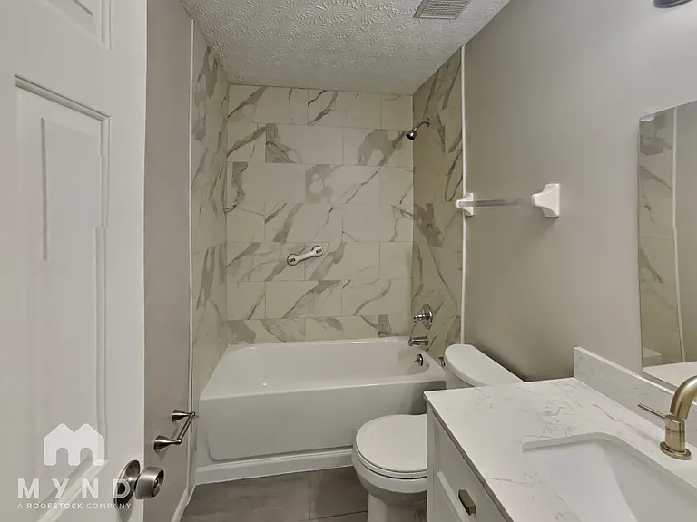 585 Allis Pl E — Photo 19