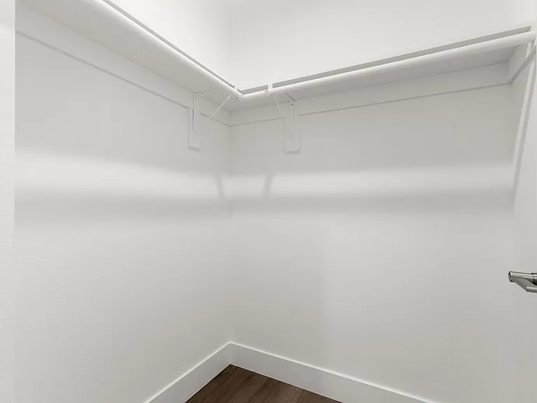 1034 N Oxford Ave — Photo 14