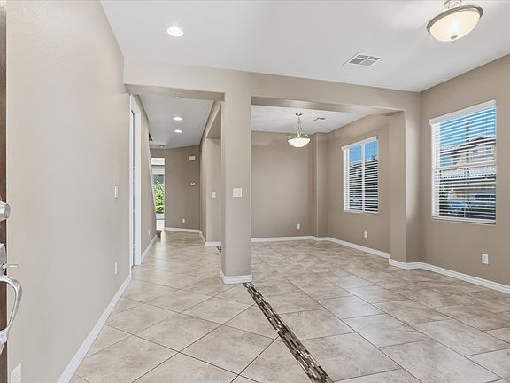 3rd image of 6233 Hardgate St