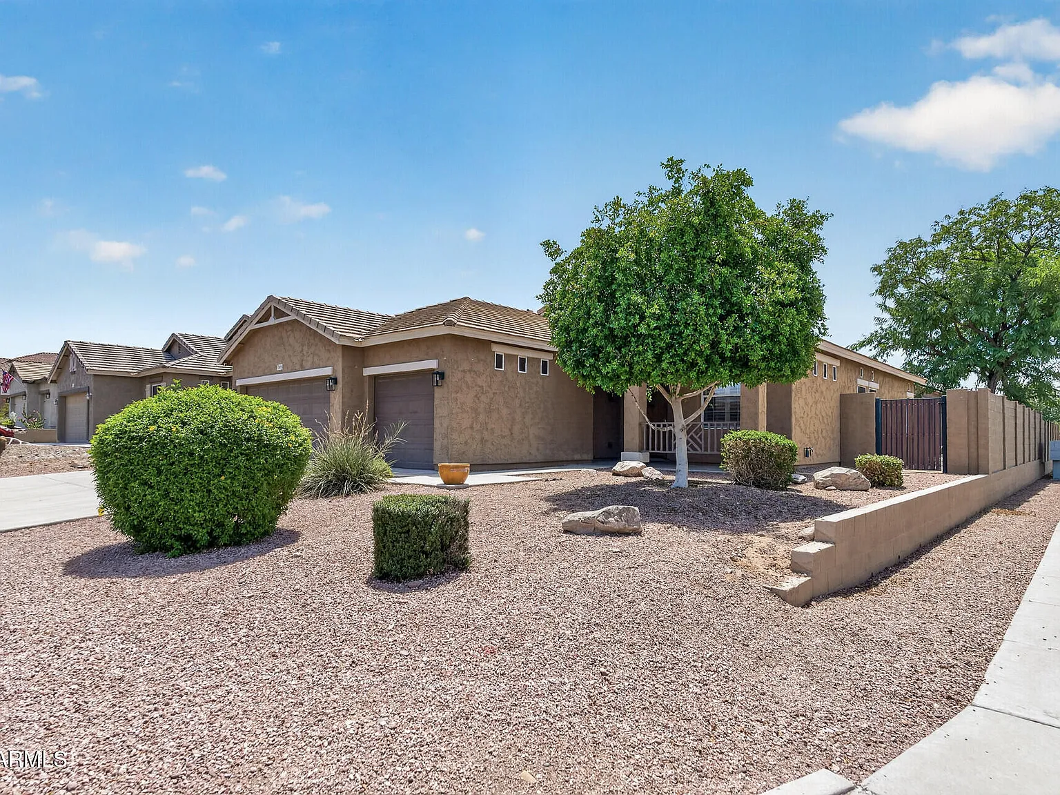 3 bed, 2.0 bath, 1968 sqft, $2,300 — Photo 3