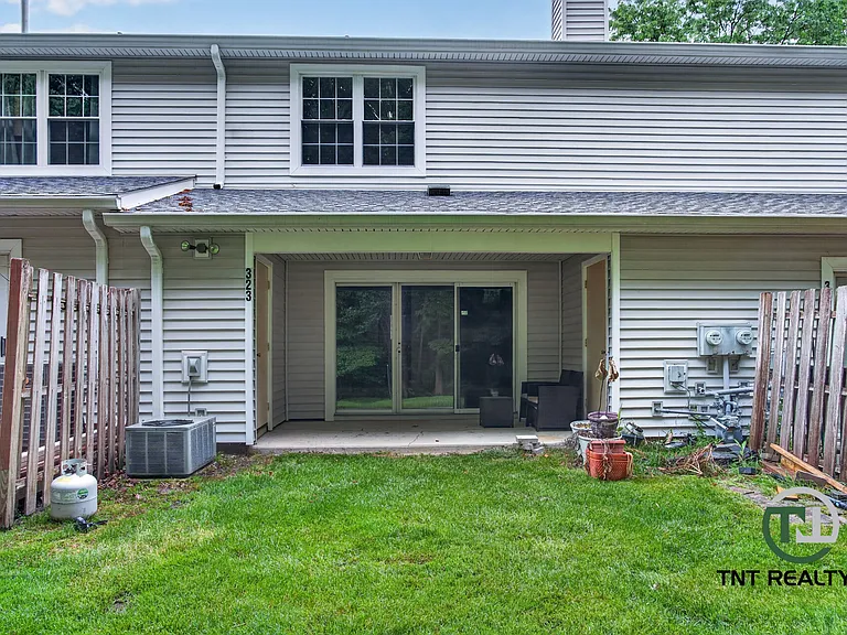 323 Constitution Cir — Photo 22
