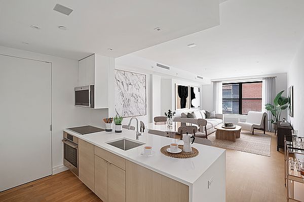 1st image of 1104 Lexington Ave #6A2