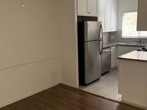2nd image of 3609 Mentone Ave #2