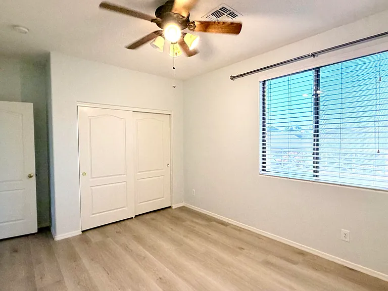 1289 E Iris Dr — Photo 27